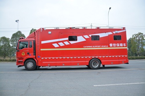 重汽汕德卡野外餐飲保障車（可提供100-300人就餐）