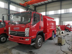 凱馬5噸四驅(qū)消防灑水車